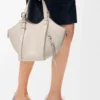 „Hammock Flip“-Tasche aus klassischem Kalbsleder „Hammock Flip“-Tasche aus klassischem Kalbsleder