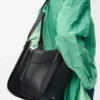„Hammock Flip“-Tasche aus klassischem Kalbsleder „Hammock Flip“-Tasche aus klassischem Kalbsleder