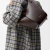 „Hammock Flip“-Tasche aus klassischem Kalbsleder „Hammock Flip“-Tasche aus klassischem Kalbsleder