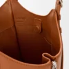 „Hammock Flip“-Tasche aus klassischem Kalbsleder „Hammock Flip“-Tasche aus klassischem Kalbsleder