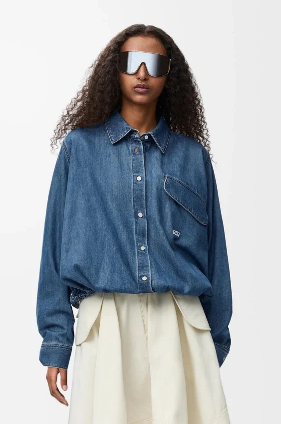 Hemd mit Gürtel aus Denim Hemd mit Gürtel aus Denim