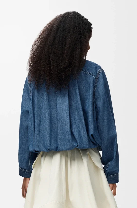 Hemd mit Gürtel aus Denim Hemd mit Gürtel aus Denim