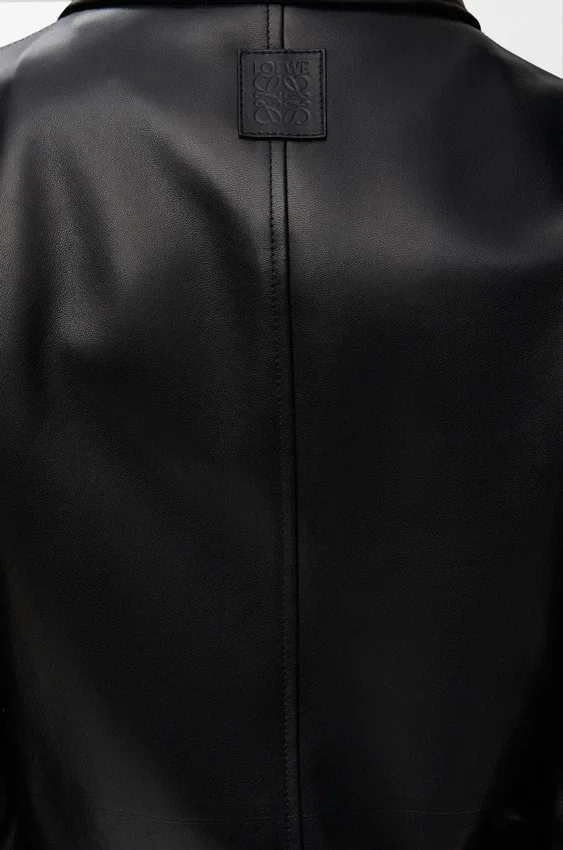 Jacke mit Gürtel aus Nappa-Lammleder Jacke mit Gürtel aus Nappa-Lammleder