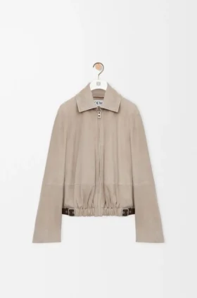 Jacke mit Gürtel aus Ziegenwildleder
