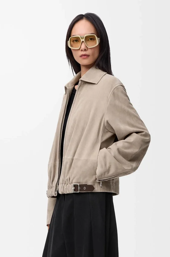Jacke mit Gürtel aus Ziegenwildleder Jacke mit Gürtel aus Ziegenwildleder