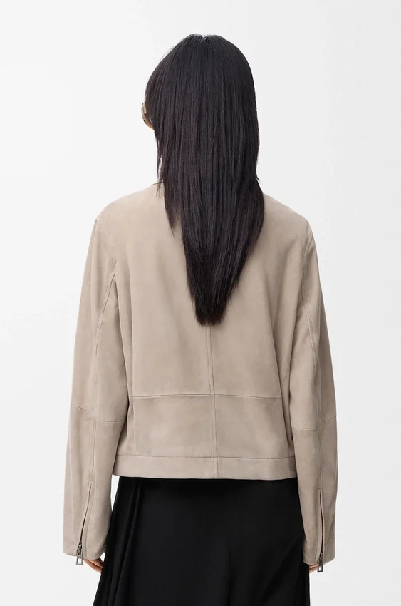 Jacke mit Gürtel aus Ziegenwildleder Jacke mit Gürtel aus Ziegenwildleder