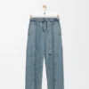 Jeans mit Gürtel aus Denim Jeans mit Gürtel aus Denim