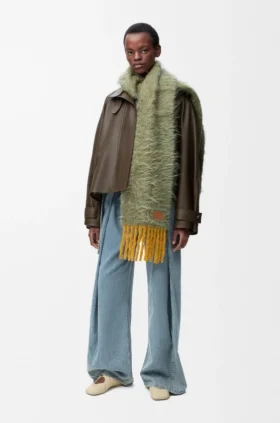Jeans mit Gürtel aus Denim