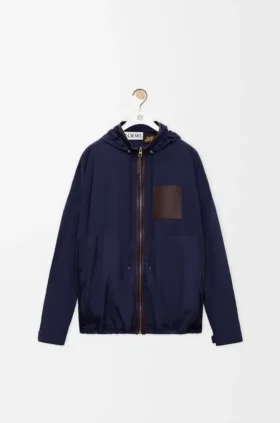 Kapuzenjacke aus technischem Shell-Material