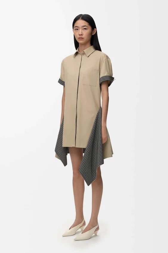 Kleid aus Baumwolle und Seide Kleid aus Baumwolle und Seide