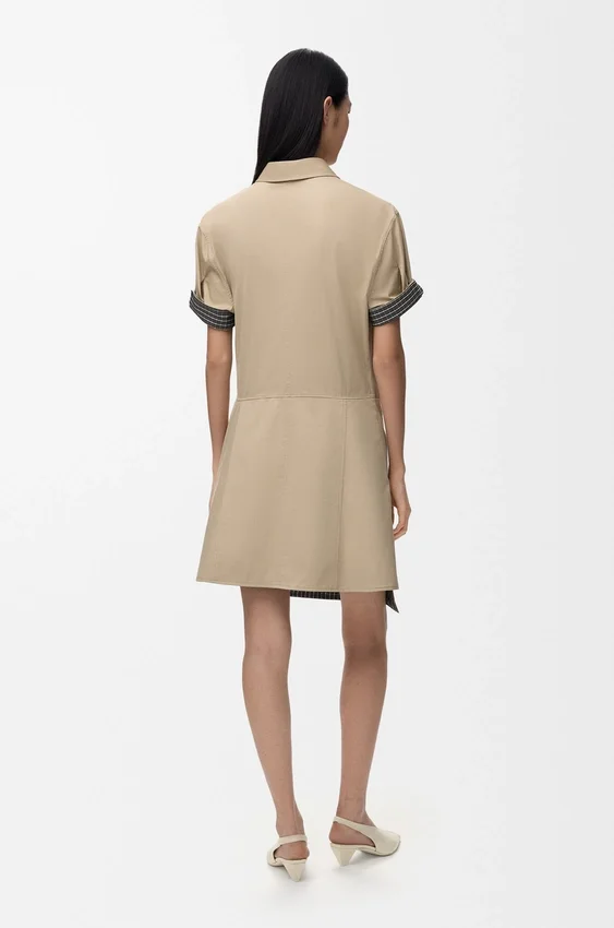 Kleid aus Baumwolle und Seide Kleid aus Baumwolle und Seide