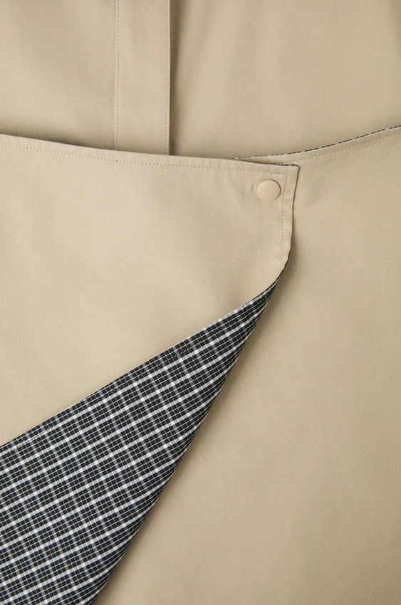 Kleid aus Baumwolle und Seide Kleid aus Baumwolle und Seide
