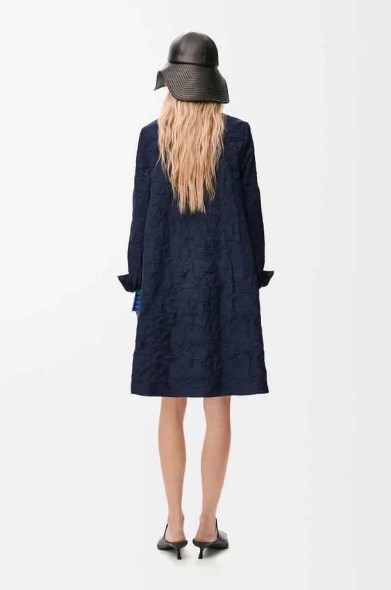 Kleid aus technischer Baumwolle Kleid aus technischer Baumwolle
