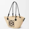 Kleine Anagram-Korb-Tasche aus Iraca-Palmengeflecht und Kalbsleder Kleine Anagram-Korb-Tasche aus Iraca-Palmengeflecht und Kalbsleder