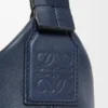 Kleine Cubi-Umhängetasche aus geschmeidigem, glattem Kalbsleder und Jacquard Kleine Cubi-Umhängetasche aus geschmeidigem, glattem Kalbsleder und Jacquard