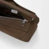 Kleine „Featherlight Puzzle“-Tasche aus genarbtem Nubukleder Kleine „Featherlight Puzzle“-Tasche aus genarbtem Nubukleder