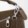 Kleine „Featherlight Puzzle“-Tasche aus genarbtem Nubukleder Kleine „Featherlight Puzzle“-Tasche aus genarbtem Nubukleder