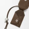 Kleine „Featherlight Puzzle“-Tasche aus genarbtem Nubukleder Kleine „Featherlight Puzzle“-Tasche aus genarbtem Nubukleder