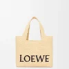 Kleine „Loewe Font Tote“ aus Raffia Kleine „Loewe Font Tote“ aus Raffia