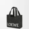 Kleine „Loewe Font Tote“ aus Raffia Kleine „Loewe Font Tote“ aus Raffia