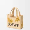 Kleine „Loewe Font Tote“ aus Raffia Kleine „Loewe Font Tote“ aus Raffia