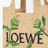 Kleine „Loewe Font Tote“ aus Raffia Kleine „Loewe Font Tote“ aus Raffia