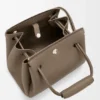 Kleine Madrid-Tasche aus geschmeidigem genarbtem Kalbsleder