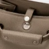 Kleine Madrid-Tasche aus geschmeidigem genarbtem Kalbsleder