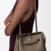 Kleine Madrid-Tasche aus geschmeidigem genarbtem Kalbsleder