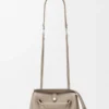 Kleine Madrid-Tasche aus geschmeidigem genarbtem Kalbsleder Kleine Madrid-Tasche aus geschmeidigem genarbtem Kalbsleder