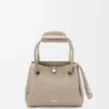 Kleine Madrid-Tasche aus geschmeidigem genarbtem Kalbsleder Kleine Madrid-Tasche aus geschmeidigem genarbtem Kalbsleder