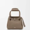 Kleine Madrid-Tasche aus geschmeidigem genarbtem Kalbsleder