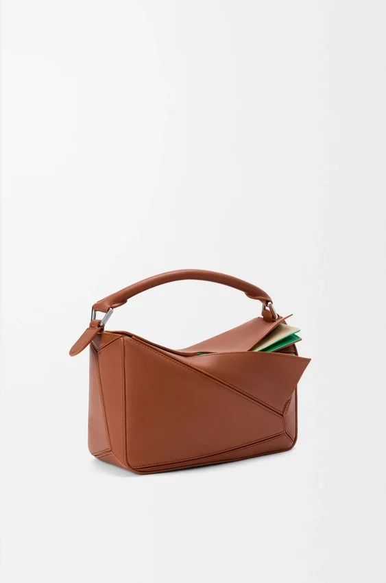 Kleine, mehrschichtige Puzzle-Tasche aus klassischem Kalbsleder Kleine, mehrschichtige Puzzle-Tasche aus klassischem Kalbsleder