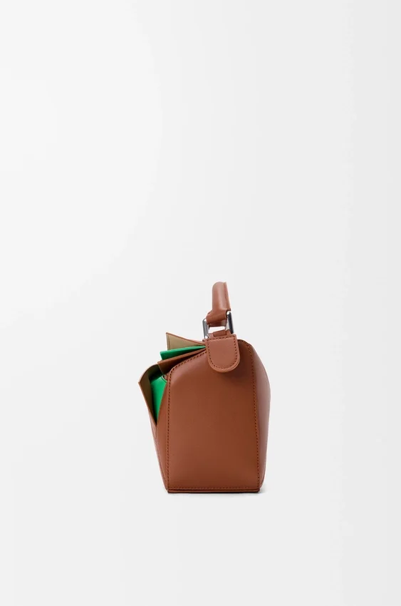 Kleine, mehrschichtige Puzzle-Tasche aus klassischem Kalbsleder Kleine, mehrschichtige Puzzle-Tasche aus klassischem Kalbsleder