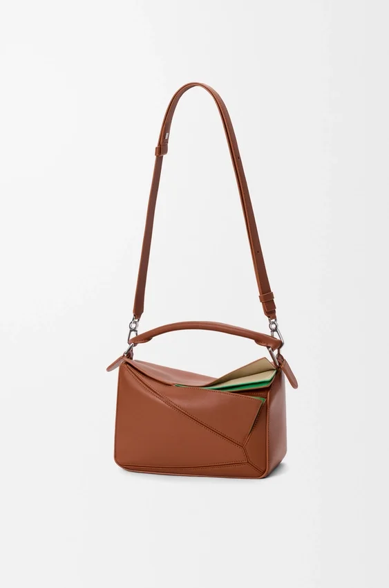 Kleine, mehrschichtige Puzzle-Tasche aus klassischem Kalbsleder Kleine, mehrschichtige Puzzle-Tasche aus klassischem Kalbsleder