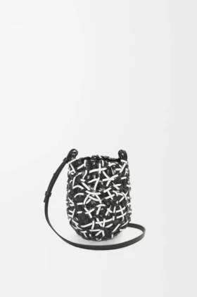 Kleine „Nest Basket“-Tasche aus Kalbsleder