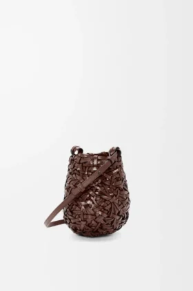 Kleine „Nest Basket“-Tasche aus Kalbsleder