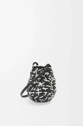 Kleine „Nest Basket“-Tasche aus Kalbsleder