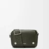 Kleine Pebble-Messenger Bag aus geschmeidigem, genarbtem Kalbsleder Kleine Pebble-Messenger Bag aus geschmeidigem, genarbtem Kalbsleder