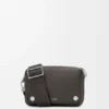 Kleine Pebble-Messenger Bag aus geschmeidigem, genarbtem Kalbsleder Kleine Pebble-Messenger Bag aus geschmeidigem, genarbtem Kalbsleder