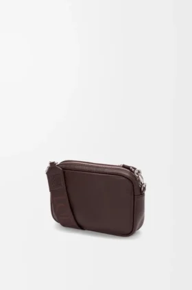 Kleine Pebble-Messenger Bag aus geschmeidigem, genarbtem Kalbsleder