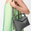 Kleine „Puzzle Edge“-Tasche aus klassischem Kalbsleder Kleine „Puzzle Edge“-Tasche aus klassischem Kalbsleder