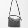 Kleine „Puzzle Edge“-Tasche aus klassischem Kalbsleder Kleine „Puzzle Edge“-Tasche aus klassischem Kalbsleder