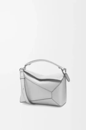Kleine „Puzzle Edge“-Tasche aus laminiertem Lammleder Kleine „Puzzle Edge“-Tasche aus laminiertem Lammleder