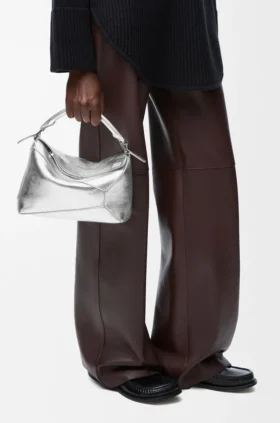 Kleine „Puzzle Edge“-Tasche aus laminiertem Lammleder Kleine „Puzzle Edge“-Tasche aus laminiertem Lammleder