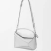 Kleine „Puzzle Edge“-Tasche aus laminiertem Lammleder Kleine „Puzzle Edge“-Tasche aus laminiertem Lammleder