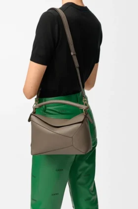 Kleine Puzzle Edge-Tasche aus weichem, genarbtem Kalbsleder Kleine Puzzle Edge-Tasche aus weichem, genarbtem Kalbsleder