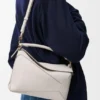 Kleine Puzzle Edge-Tasche aus weichem, genarbtem Kalbsleder Kleine Puzzle Edge-Tasche aus weichem, genarbtem Kalbsleder