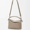 Kleine Puzzle Edge-Tasche aus weichem, genarbtem Kalbsleder Kleine Puzzle Edge-Tasche aus weichem, genarbtem Kalbsleder
