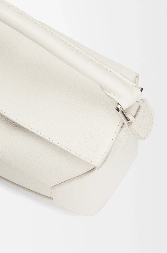Kleine Puzzle Edge-Tasche aus weichem, genarbtem Kalbsleder Kleine Puzzle Edge-Tasche aus weichem, genarbtem Kalbsleder